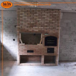 churrasqueira quadrada com forno de ferro fundido